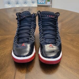 GS Nike Air Jordan Youth Max Aura Size 5